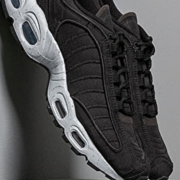 ⭐️🖤🖤NIKE AIR MAX TAILWIND IV SP SNEAKERS🖤🖤 - Picture 2 of 16